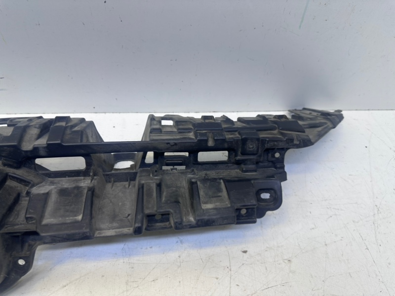 Кронштейн решетки радиатора