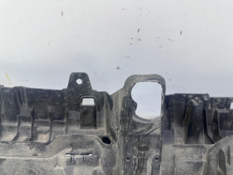 Кронштейн решетки радиатора