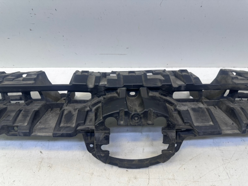 Кронштейн решетки радиатора