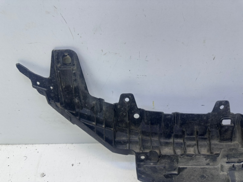 Кронштейн решетки радиатора