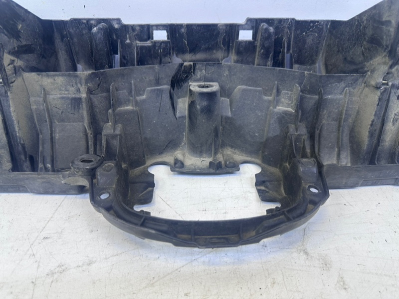 Кронштейн решетки радиатора