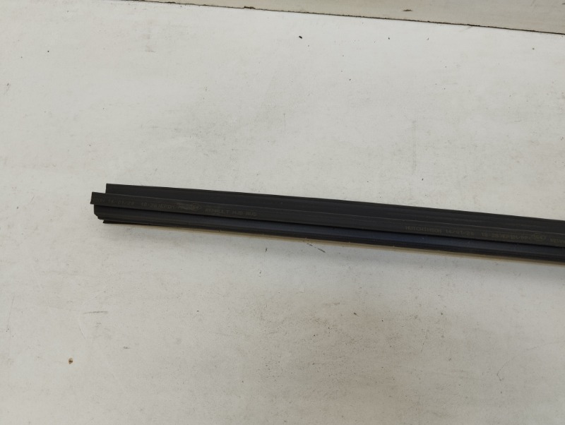 Уплотнитель стекла двери