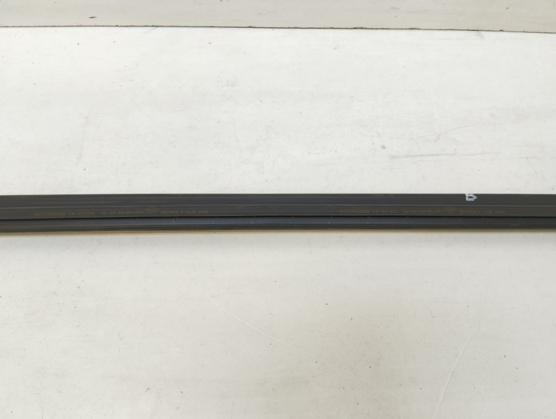 Уплотнитель стекла двери