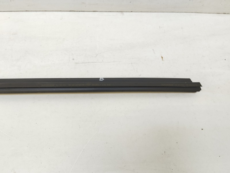 Уплотнитель стекла двери