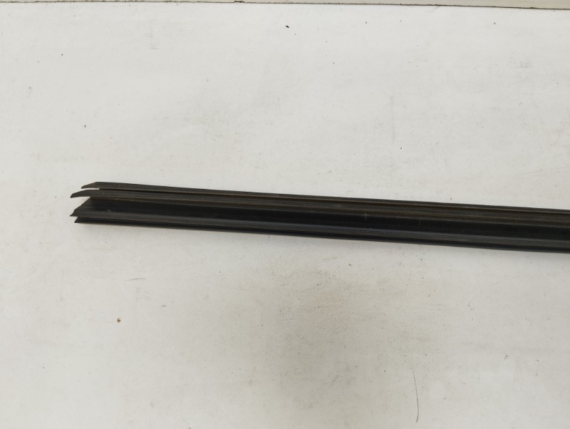 Уплотнитель стекла двери