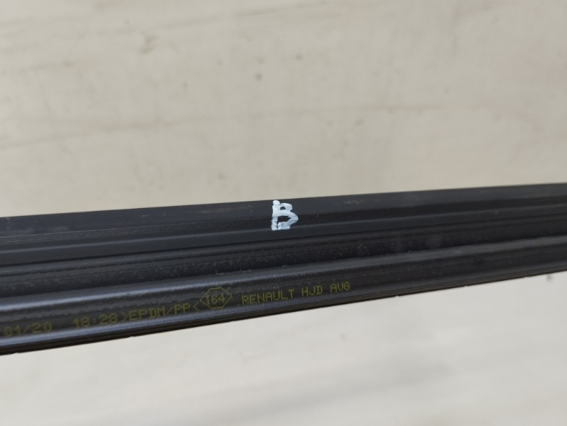 Уплотнитель стекла двери