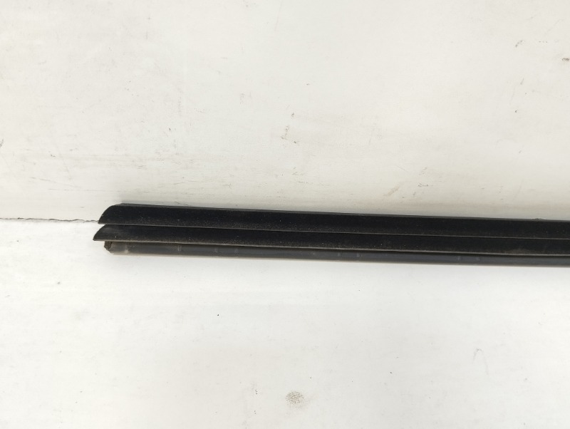 Уплотнитель стекла двери