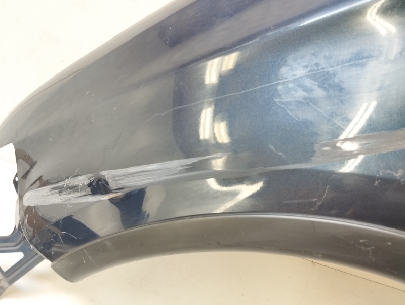 Крыло переднее левое