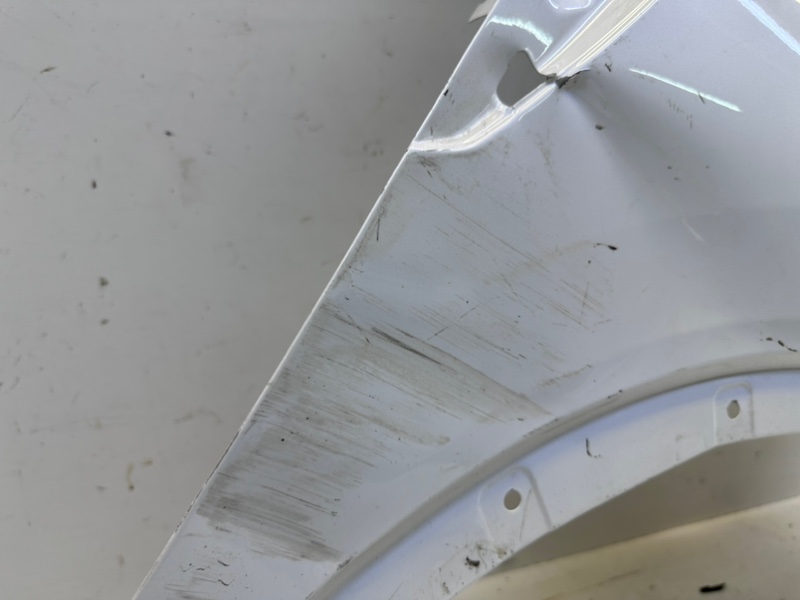 Крыло переднее правое