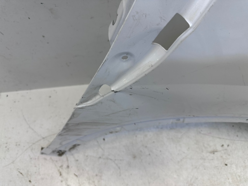 Крыло переднее правое