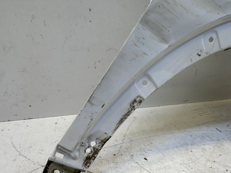 Крыло переднее правое