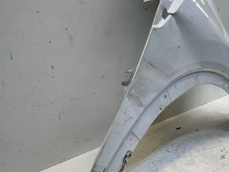 Крыло переднее правое