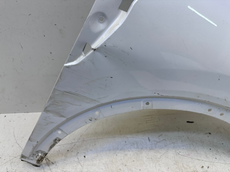 Крыло переднее правое