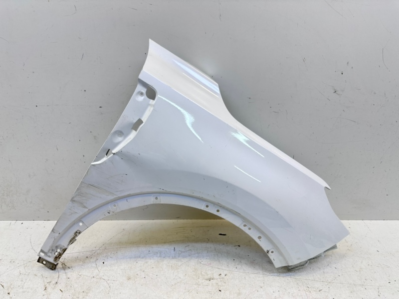 Крыло переднее правое