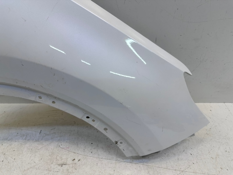 Крыло переднее правое