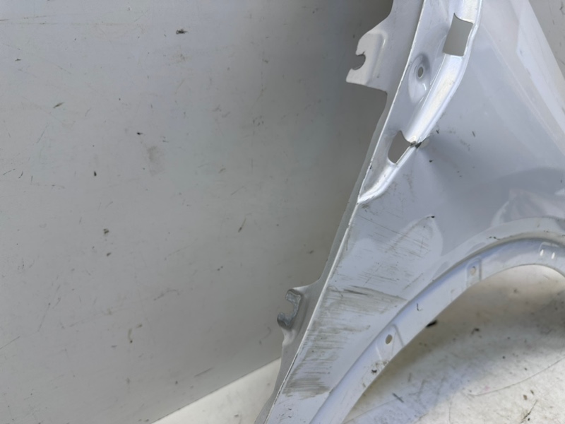 Крыло переднее правое