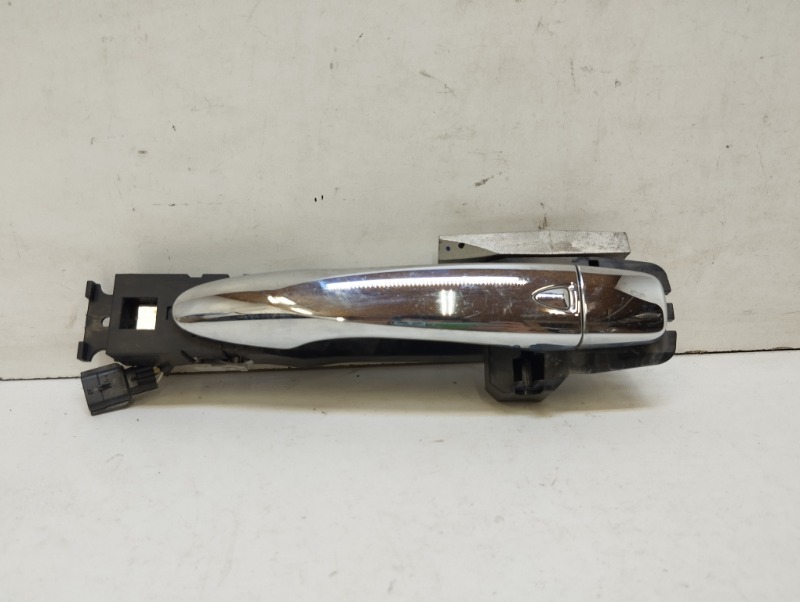 Ручка двери передней наружная левая