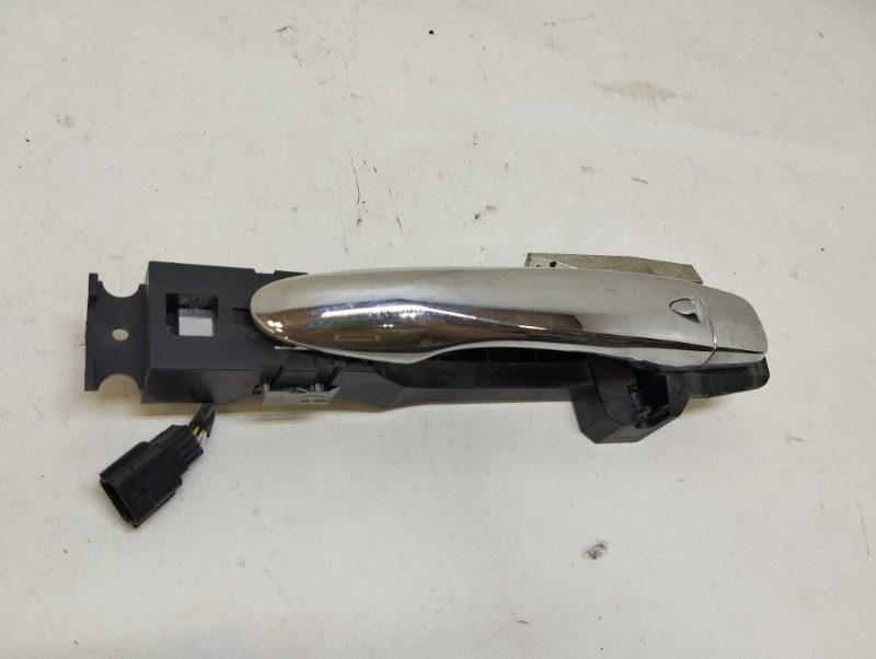 Ручка двери передней наружная левая