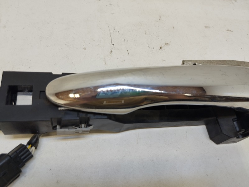 Ручка двери передней наружная левая