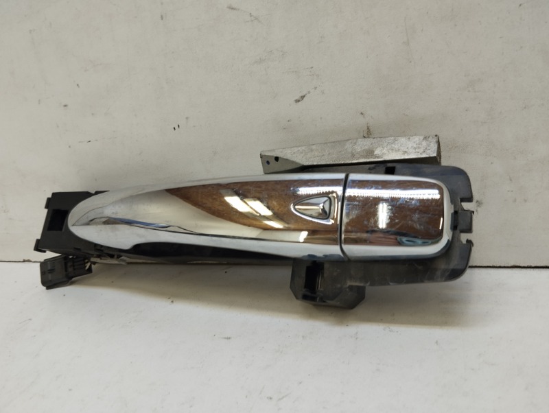 Ручка двери передней наружная левая