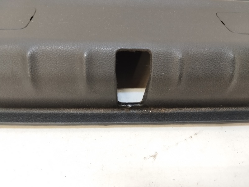 Кожух замка багажника