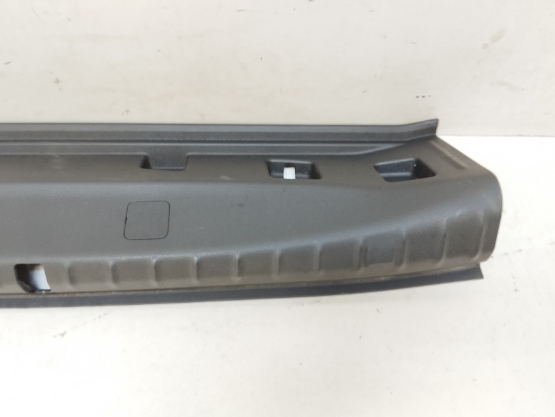 Кожух замка багажника