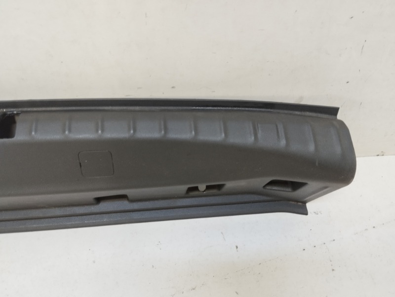 Кожух замка багажника