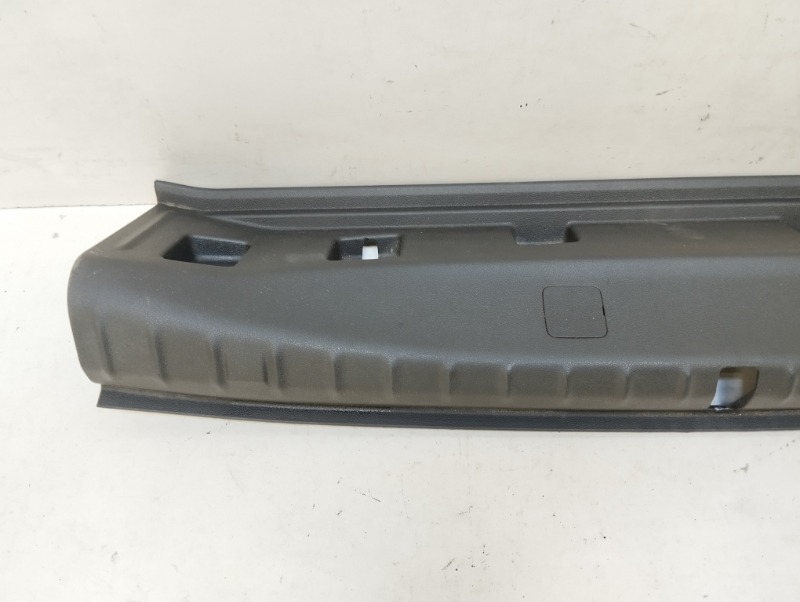 Кожух замка багажника