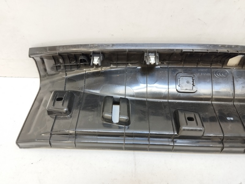 Кожух замка багажника