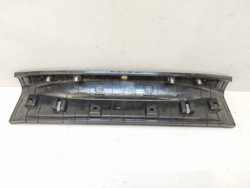 Кожух замка багажника