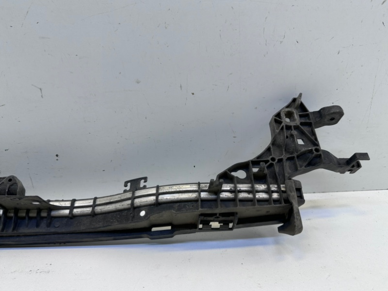 Кронштейн переднего бампера