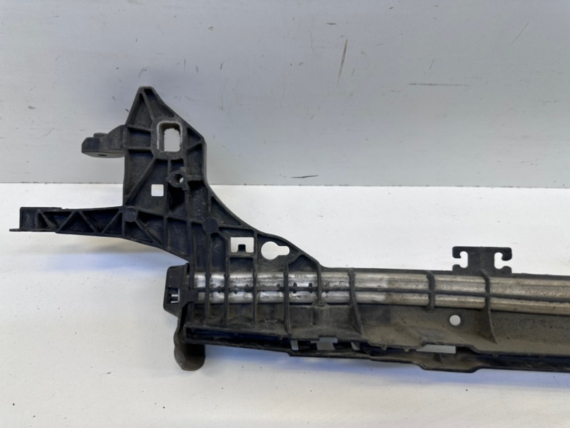 Кронштейн переднего бампера