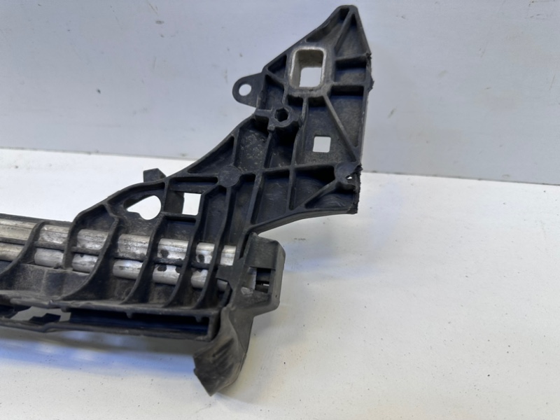 Кронштейн переднего бампера