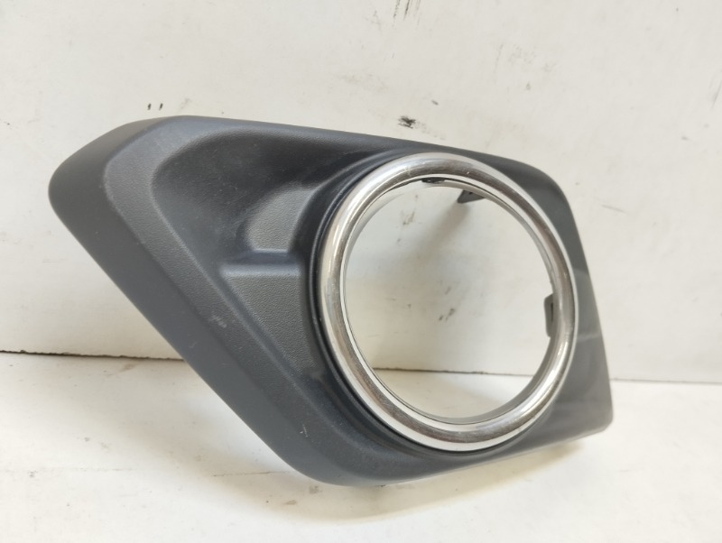 Рамка противотуманной фары левой