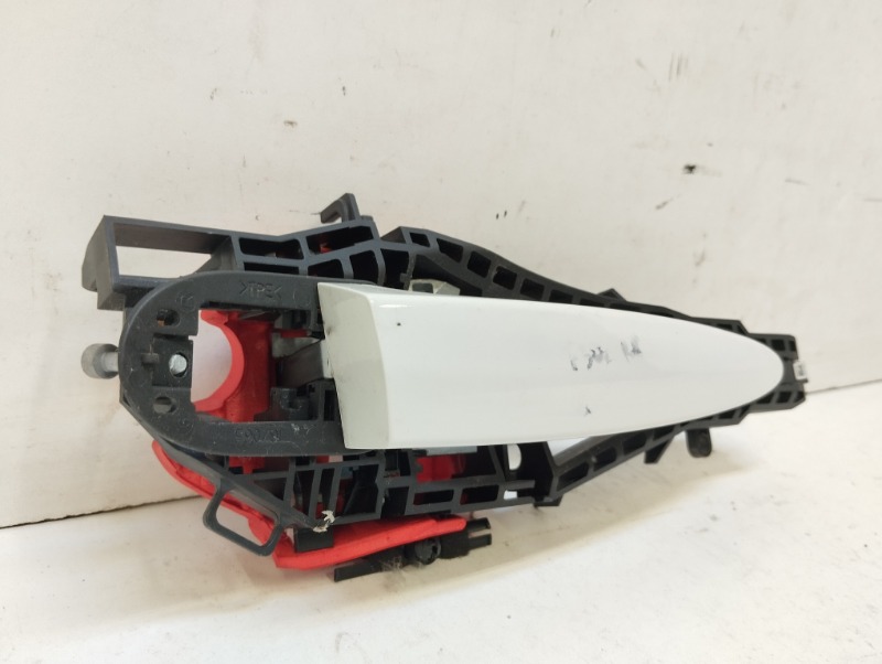 Ручка двери передней наружная правая