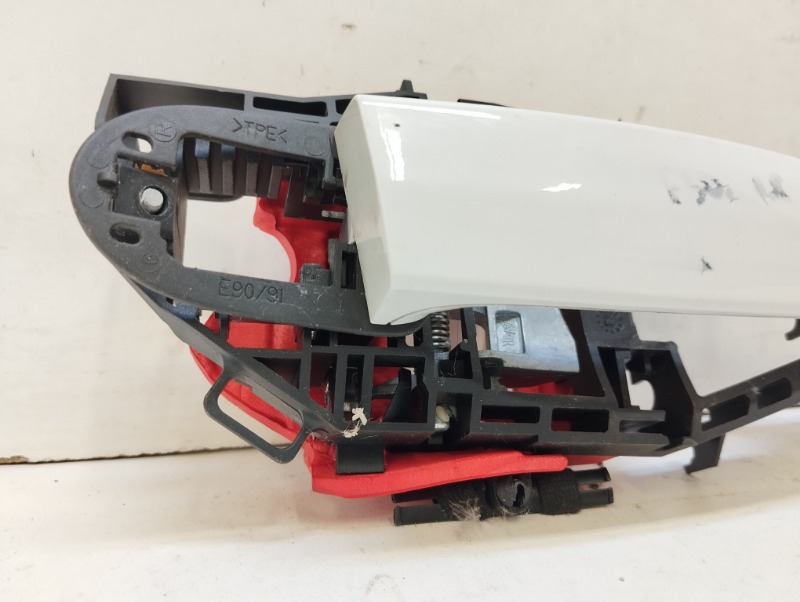 Ручка двери передней наружная правая