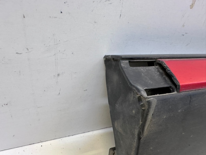 Накладка двери передней правой