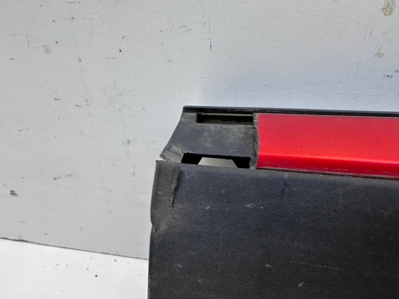 Накладка двери передней правой