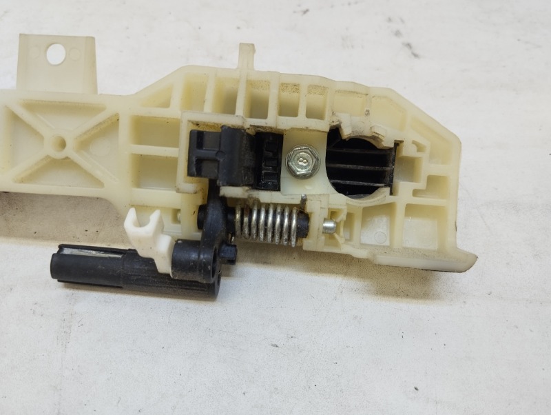 Ручка двери задней наружная левая