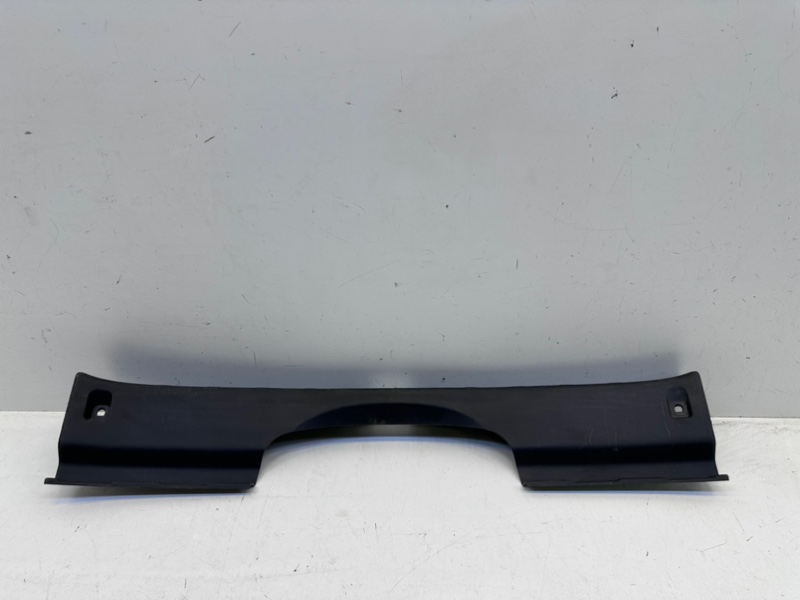 Кожух замка багажника