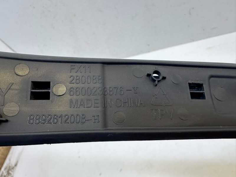 Рейлинг (релинг) правый (планка на крышу)