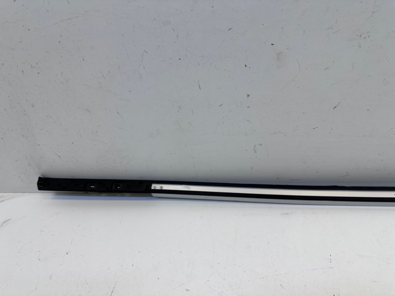 Рейлинг (релинг) правый (планка на крышу)