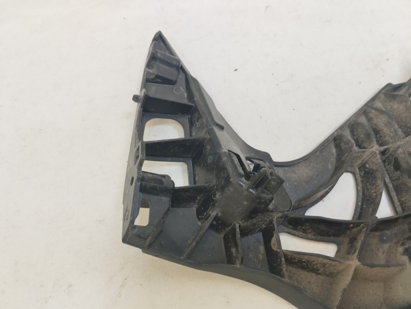 Кронштейн переднего бампера правый