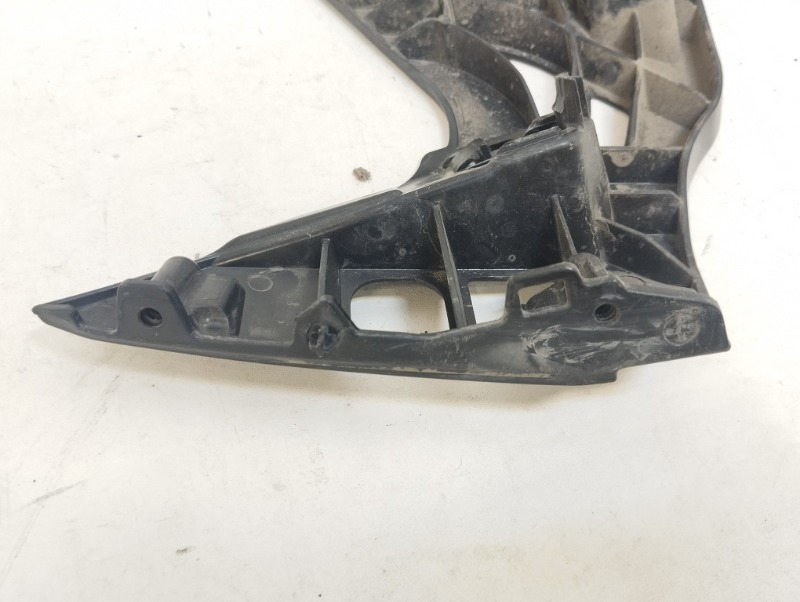 Кронштейн переднего бампера правый