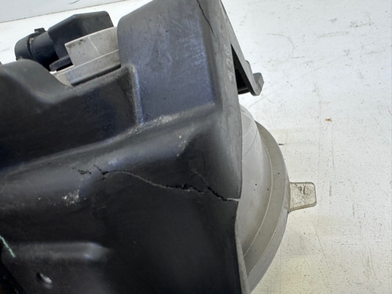 Фара противотуманная левая