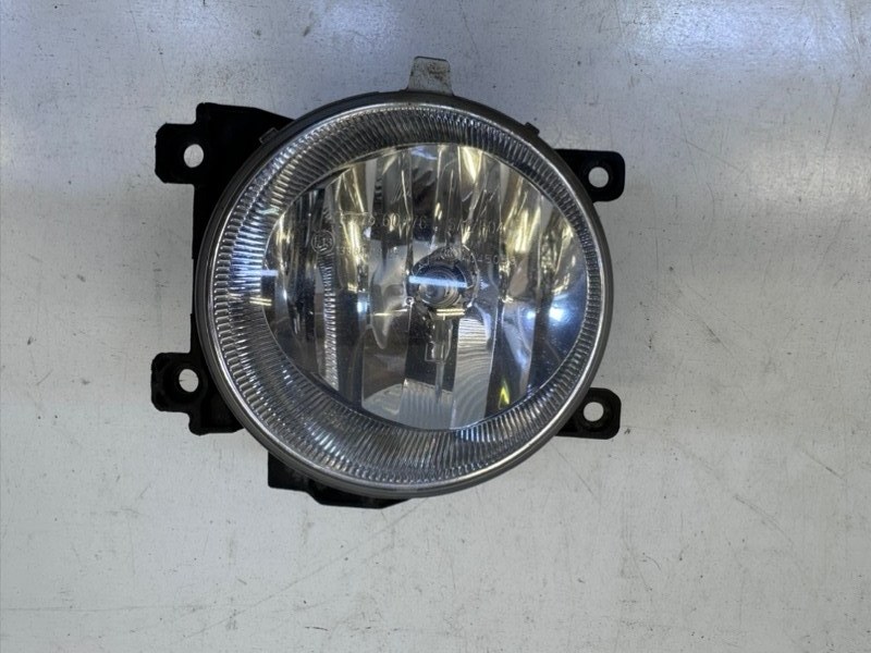 Фара противотуманная левая