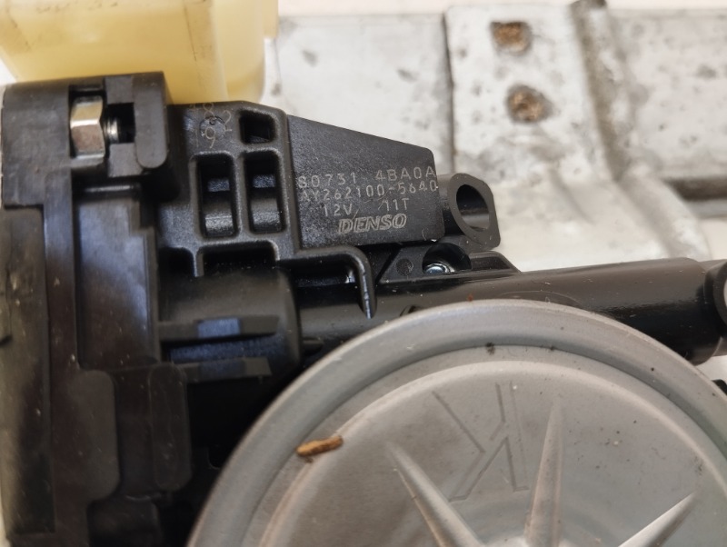 Стеклоподъемник механ. передний правый