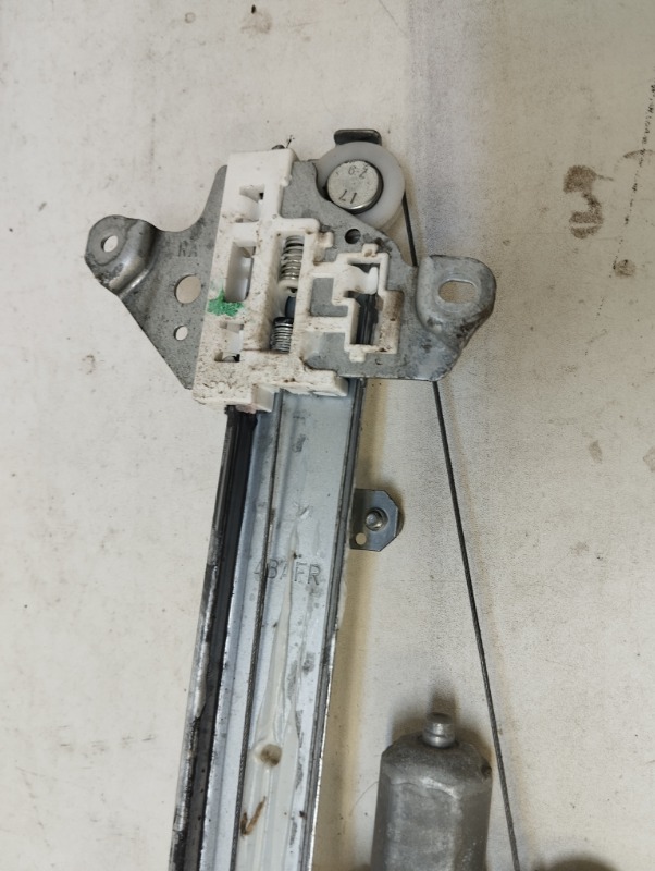 Стеклоподъемник механ. передний правый