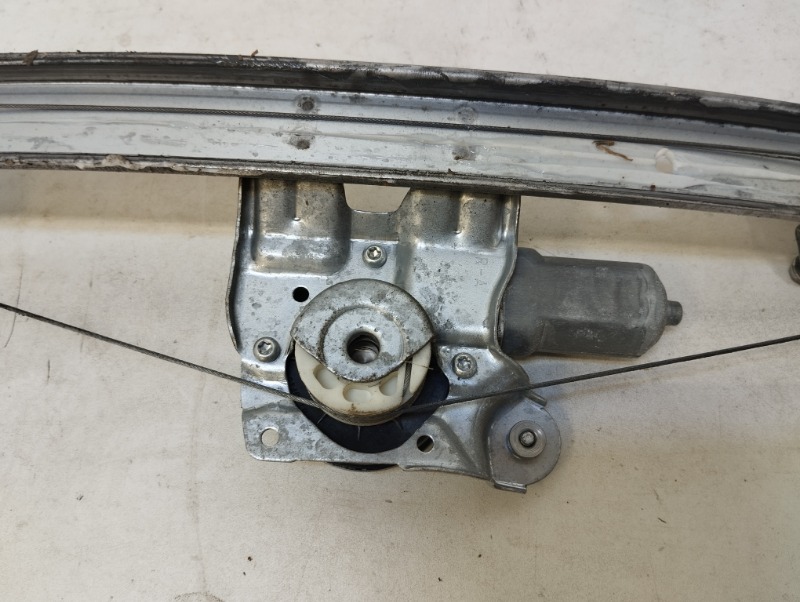 Стеклоподъемник механ. передний правый