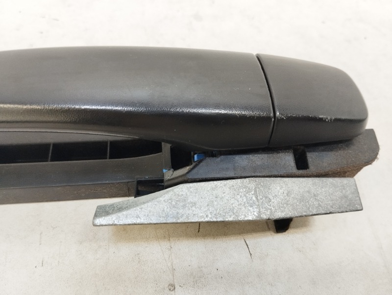 Ручка двери передней наружная правая